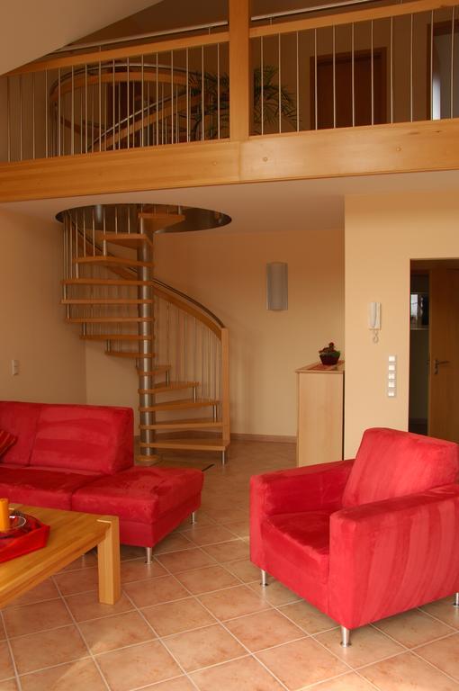 Wein- Und Gaestehaus Genetsch Lieser Exterior photo