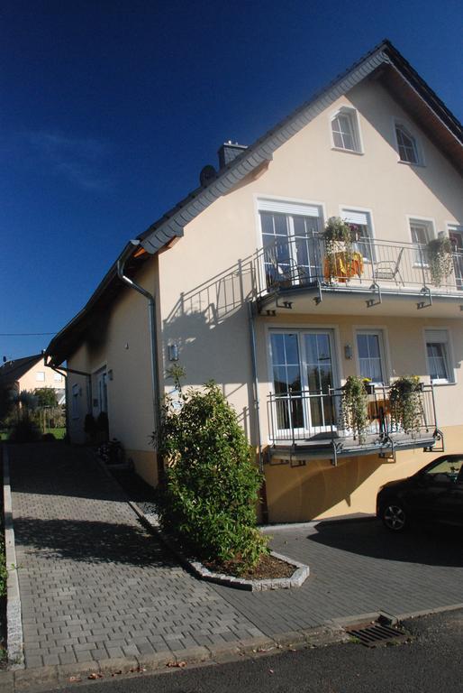 Wein- Und Gaestehaus Genetsch Lieser Exterior photo