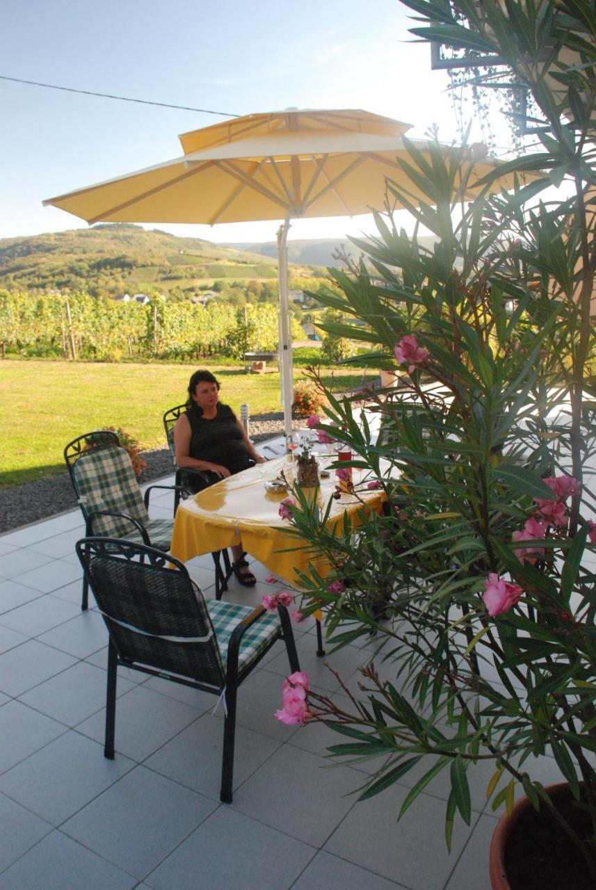 Wein- Und Gaestehaus Genetsch Lieser Exterior photo